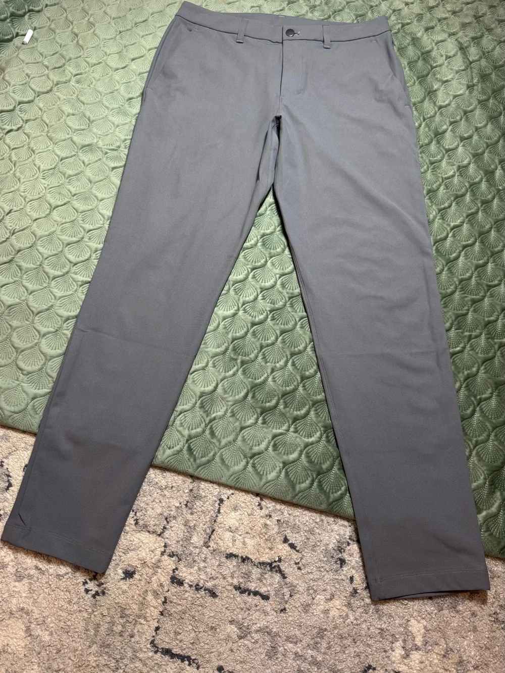 Lululemon men's ABC pants in grey size 32 EUC in warpstreme fabric